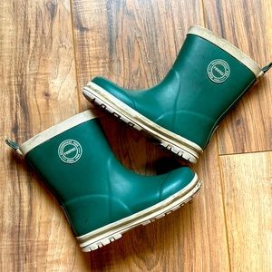 Reima Taika rain boots green rubber 9.5T EUC